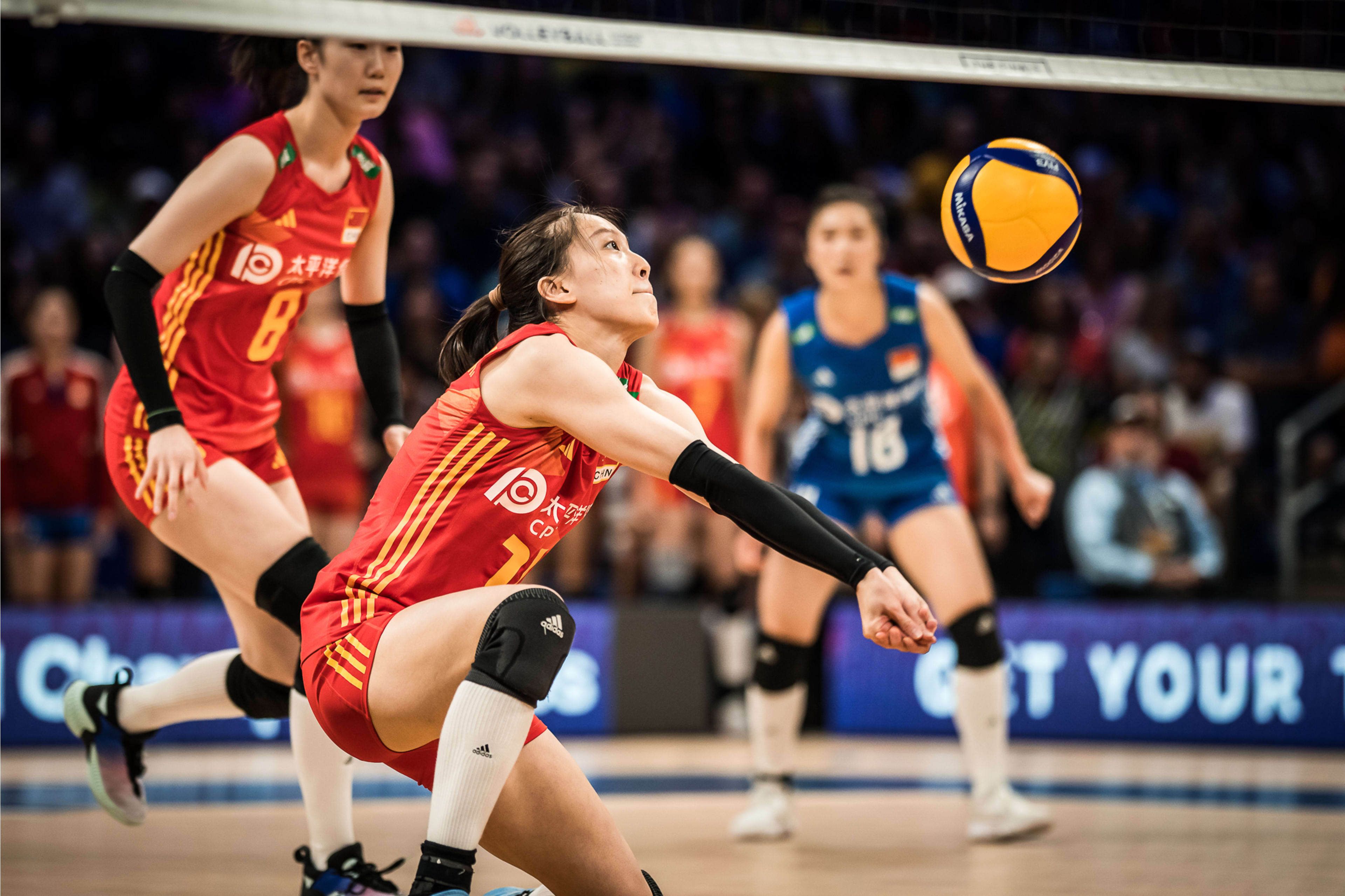 意媒Calciomercato消息，罗马正在转会市场上寻找中后卫引援，他们与博努奇的谈判已经进入后期阶段。